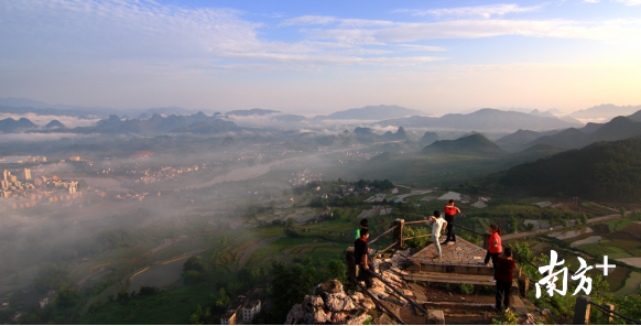 巾峰遠(yuǎn)眺。張志勇 攝