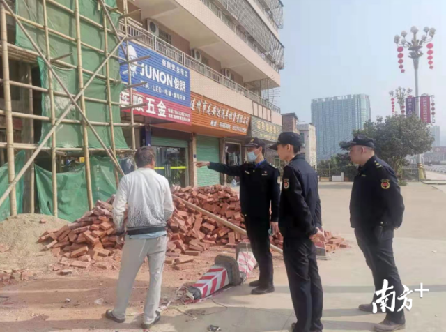 落實“門前三包”制度。