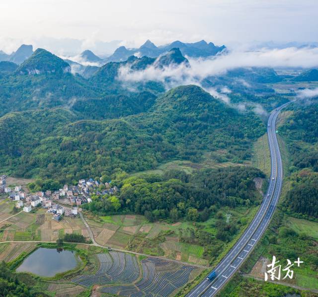 連州境內(nèi)已有三條高速。黃慧誠(chéng) 攝