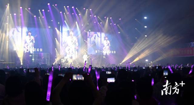 黃品源巡回音樂會吸引萬千歌迷奔赴。黃瀅 攝