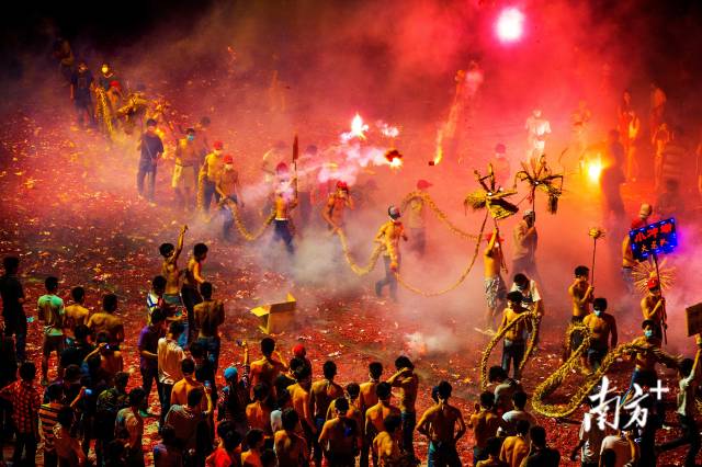 星子舞火龍。潘賢強(qiáng) 攝