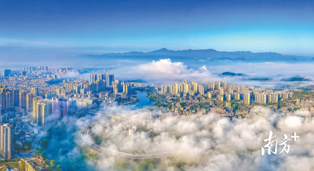 清遠(yuǎn)連州以奮斗為筆，加快打造“粵湘桂區(qū)域性中心城市”。丘貴星 攝