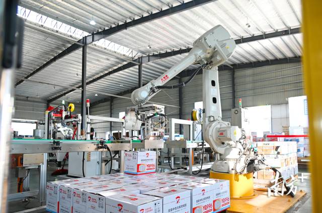 連州新增國(guó)家高新技術(shù)企業(yè)14家，增長(zhǎng)率高達(dá)93%。黃津 攝