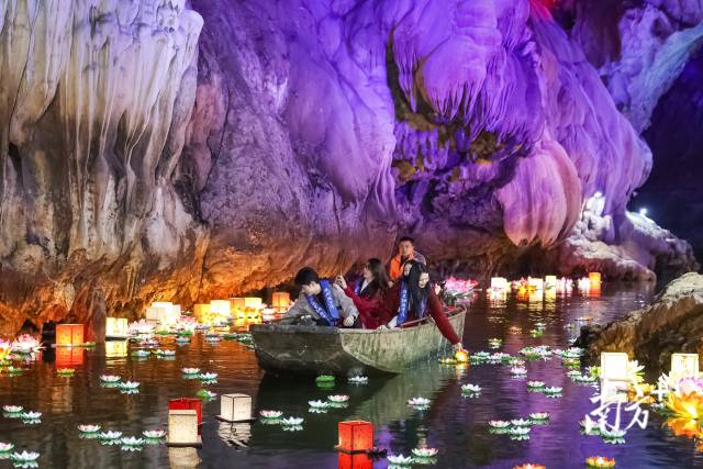 明燈載愿活動。