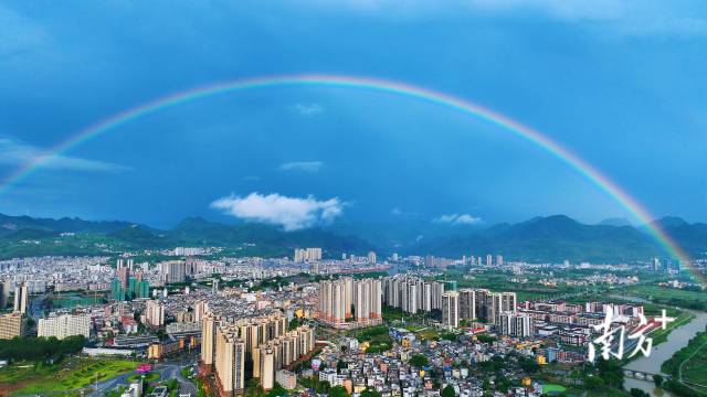 連州鎮(zhèn)確定“一二三五九”工作思路，力爭各項(xiàng)工作走在前列。邵海庭 攝