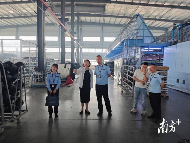 服務(wù)團(tuán)隊(duì)深入企業(yè)一線指導(dǎo)數(shù)據(jù)知識(shí)產(chǎn)權(quán)保護(hù)工作。