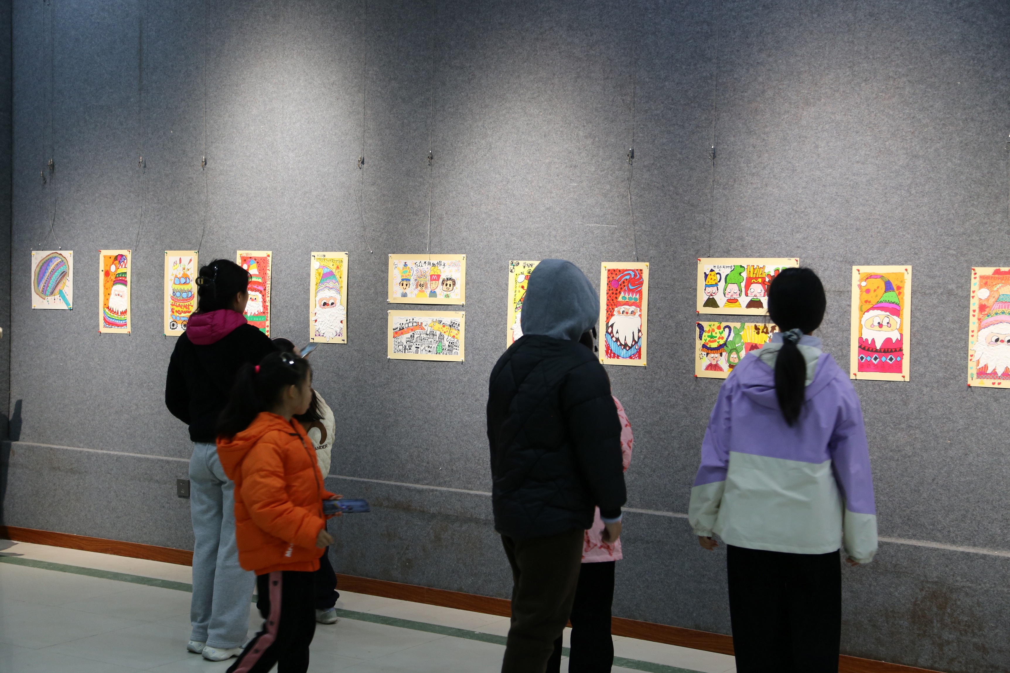 Ⅱ-4-②2025年12月13日，連州市文化館舉辦社會(huì)主義核心價(jià)值觀之“文明”主題公益培訓(xùn)班作品展 主辦單位：連州市文化廣電旅游體育局 承辦單位：連州市文化館 (1).JPG